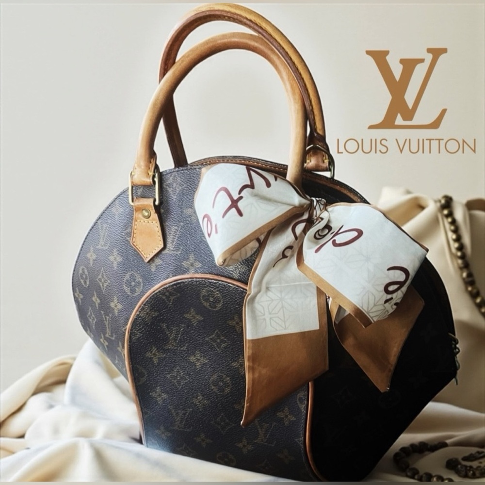 Louis Vuitton Monogram Ellipse
Hand Bag with COA, A BEAUTY!